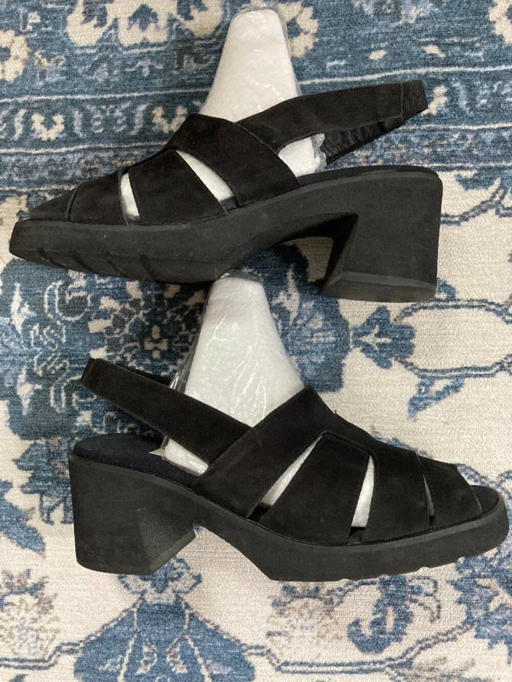 Black suede sandals 7.5 Andre Assous Featherweight soft strappy chunky heels